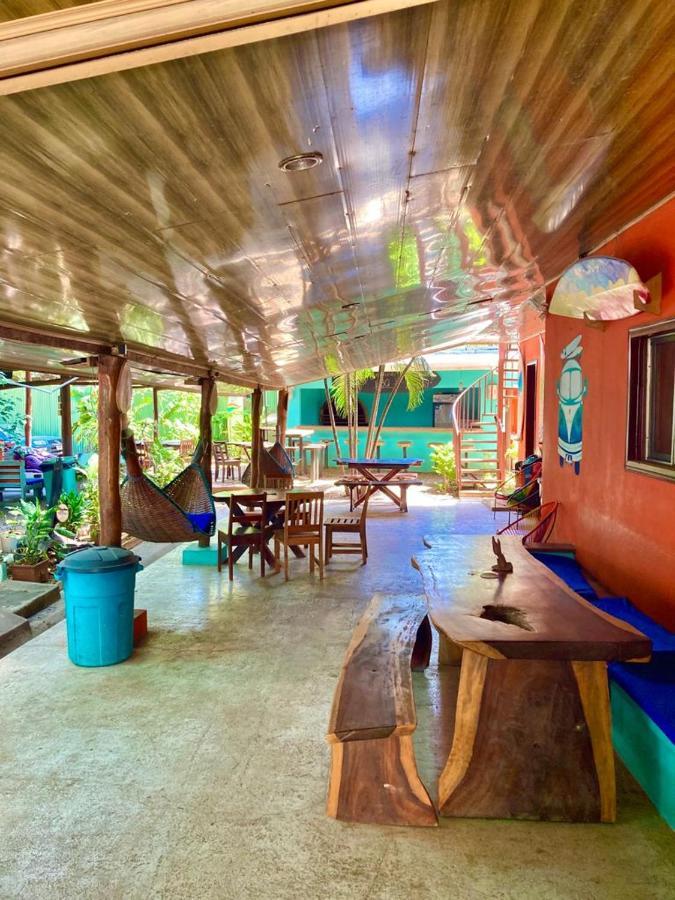 Coral Reef Surf Hostel And Camp 타마린도 외부 사진