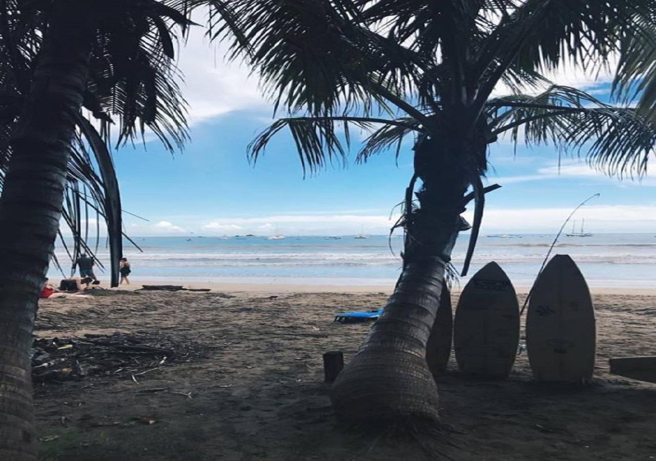 Coral Reef Surf Hostel And Camp 타마린도 외부 사진